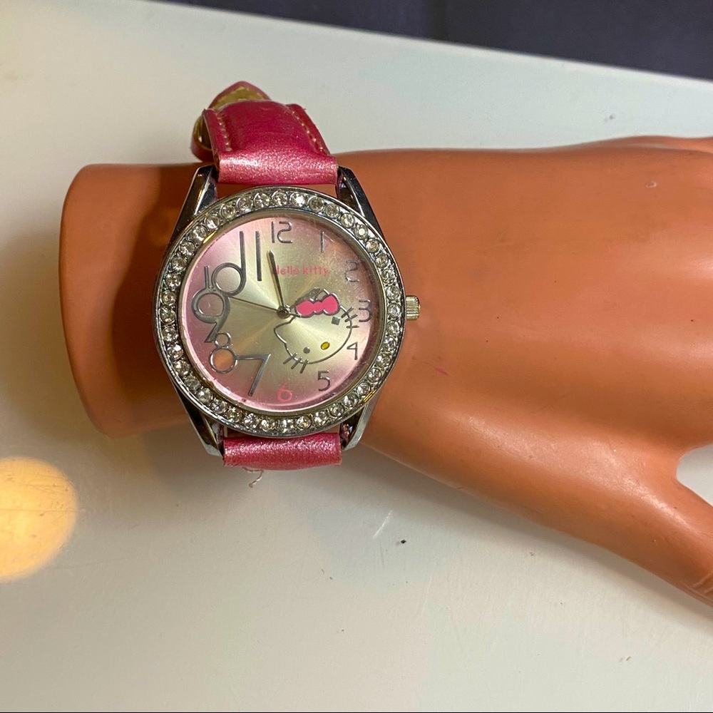 Hello Kitty watch‎ with pink leather band